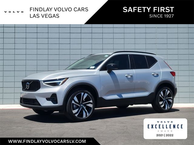 2024 Volvo XC40 Plus Dark Theme