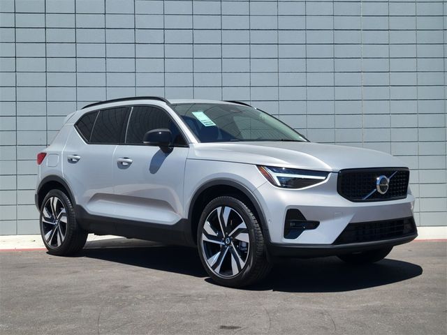 2024 Volvo XC40 Plus Dark Theme