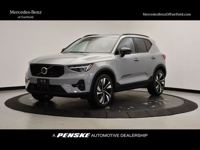 2024 Volvo XC40 Plus Dark Theme