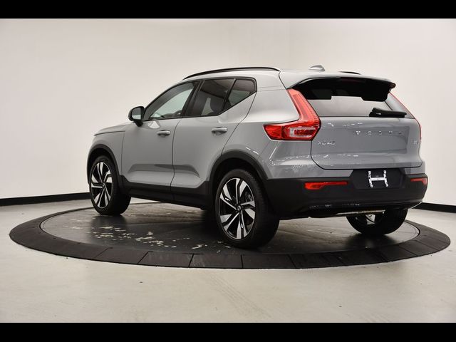 2024 Volvo XC40 Plus Dark Theme