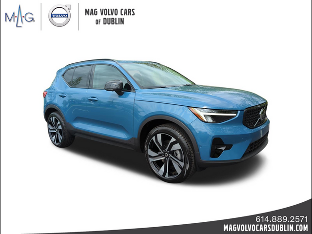 2024 Volvo XC40 Plus Dark Theme