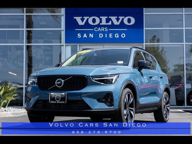 2024 Volvo XC40 Plus Dark Theme