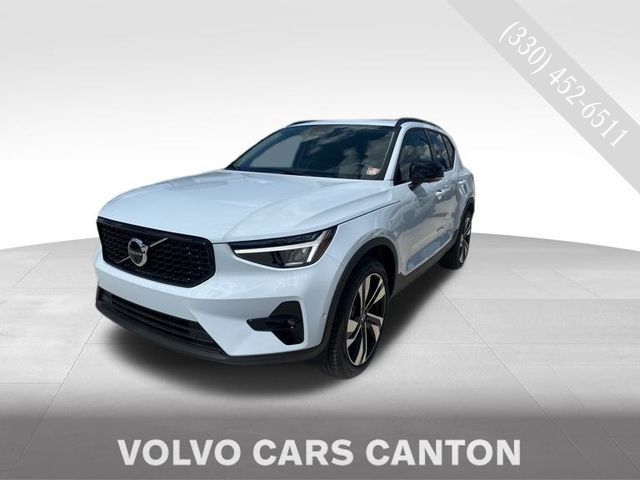 2024 Volvo XC40 Plus Dark Theme