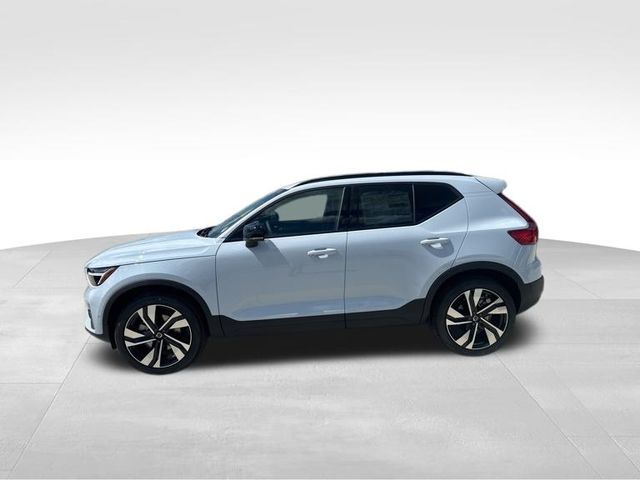 2024 Volvo XC40 Plus Dark Theme