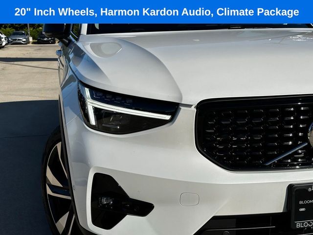 2024 Volvo XC40 Plus Dark Theme