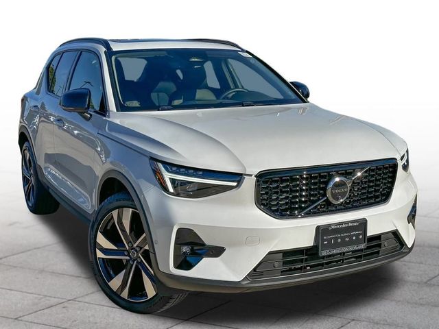 2024 Volvo XC40 Plus Dark Theme