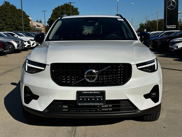 2024 Volvo XC40 Plus Dark Theme