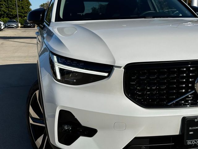 2024 Volvo XC40 Plus Dark Theme