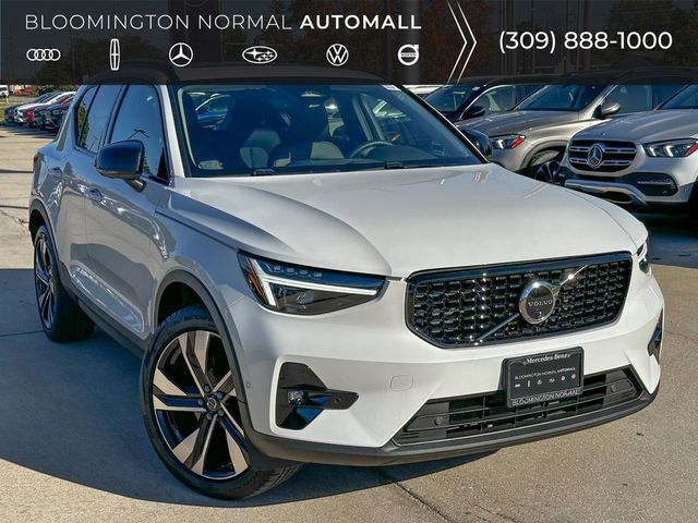 2024 Volvo XC40 Plus Dark Theme