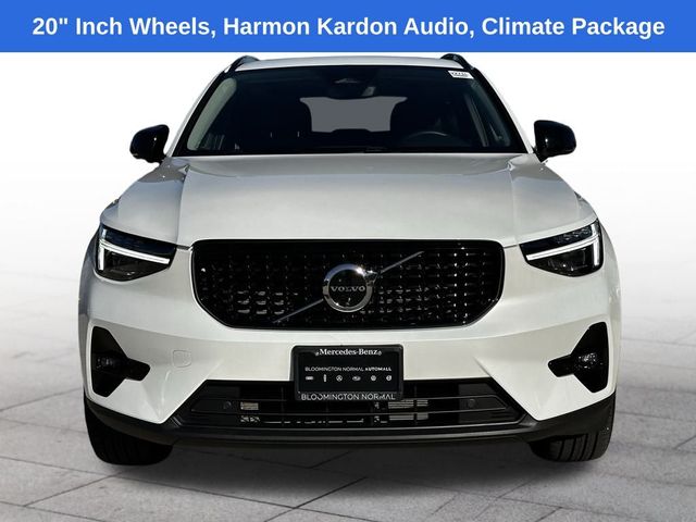 2024 Volvo XC40 Plus Dark Theme