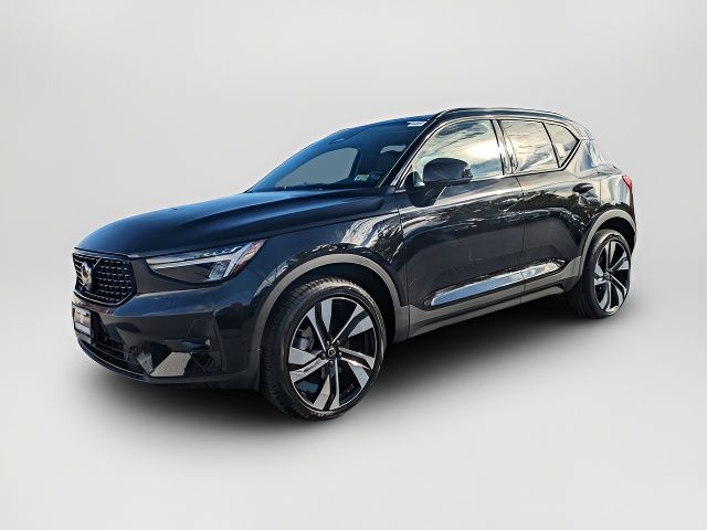 2024 Volvo XC40 Plus Dark Theme