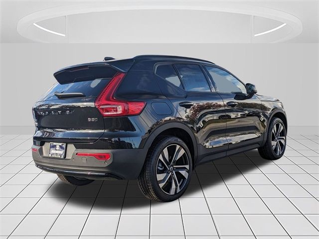 2024 Volvo XC40 Plus Dark Theme