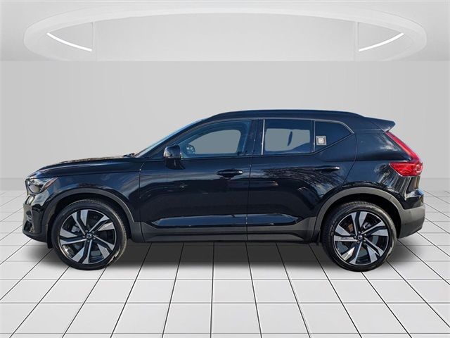 2024 Volvo XC40 Plus Dark Theme