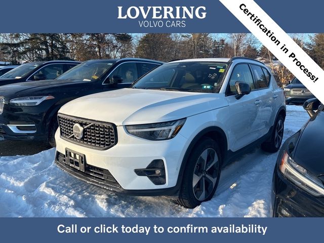 2024 Volvo XC40 Plus Dark Theme