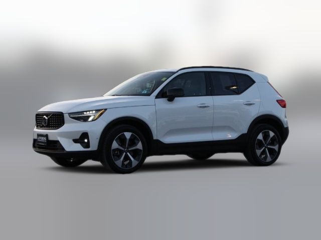 2024 Volvo XC40 Plus Dark Theme