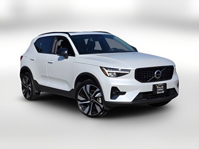 2024 Volvo XC40 Plus Dark Theme