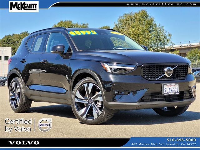 2024 Volvo XC40 Plus Dark Theme