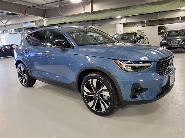 2024 Volvo XC40 Plus Dark Theme