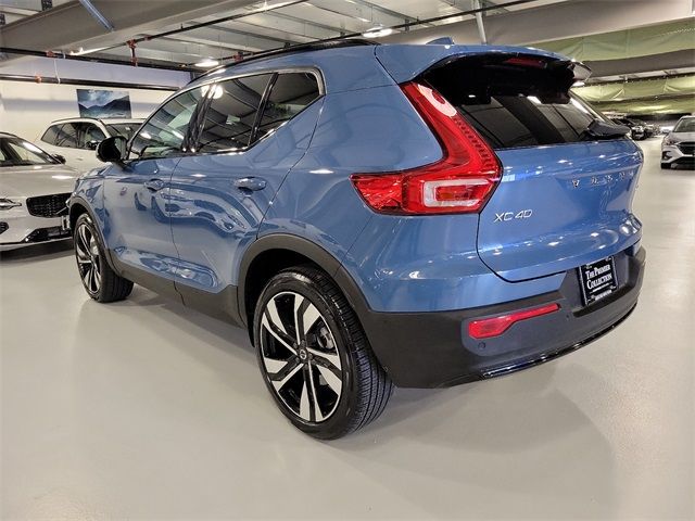 2024 Volvo XC40 Plus Dark Theme