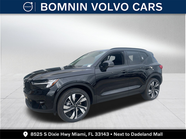 2024 Volvo XC40 Plus Dark Theme