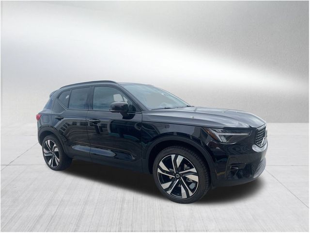 2024 Volvo XC40 Plus Dark Theme