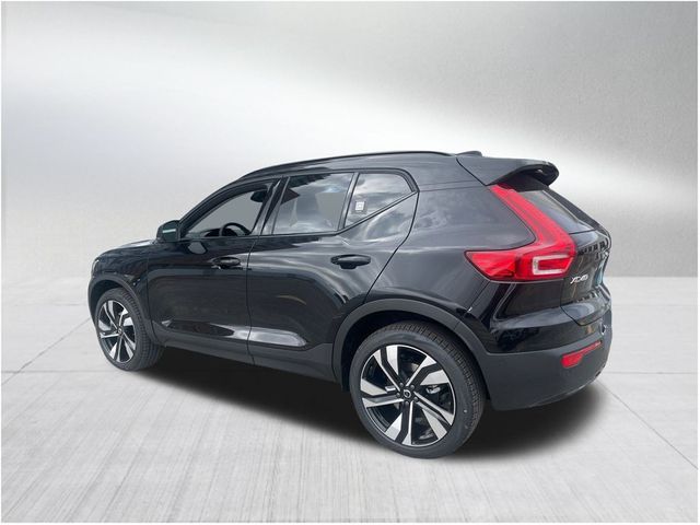 2024 Volvo XC40 Plus Dark Theme