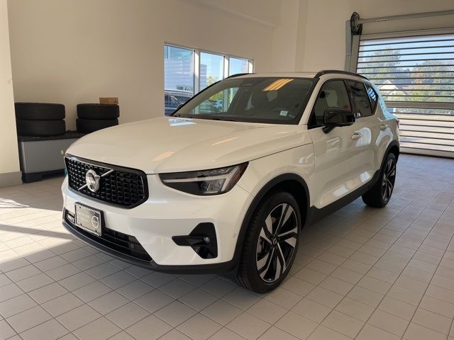 2024 Volvo XC40 Plus Dark Theme