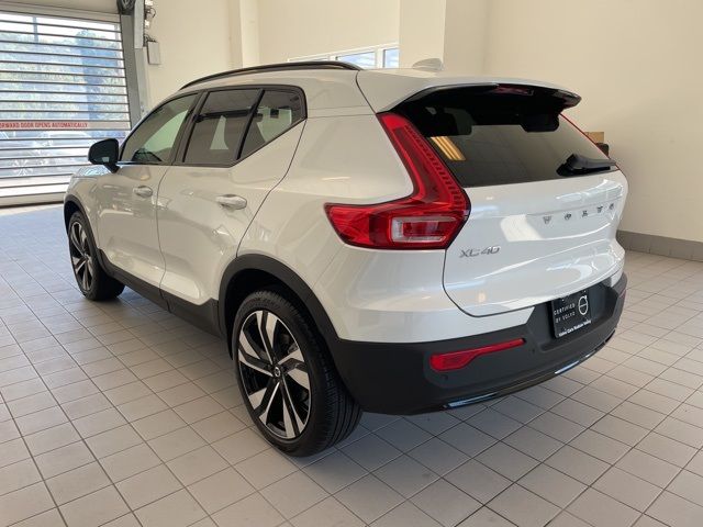 2024 Volvo XC40 Plus Dark Theme