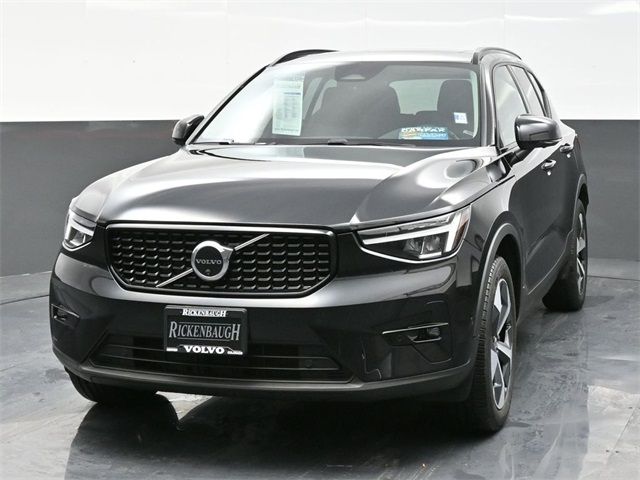 2024 Volvo XC40 Plus Dark Theme