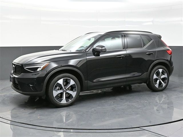 2024 Volvo XC40 Plus Dark Theme