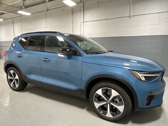 2024 Volvo XC40 Plus Dark Theme