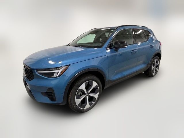2024 Volvo XC40 Plus Dark Theme
