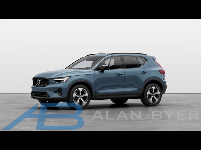 2024 Volvo XC40 Plus Dark Theme