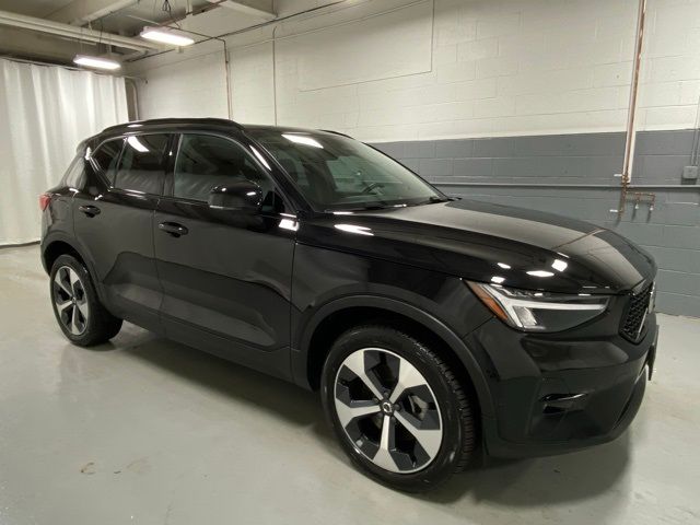 2024 Volvo XC40 Plus Dark Theme