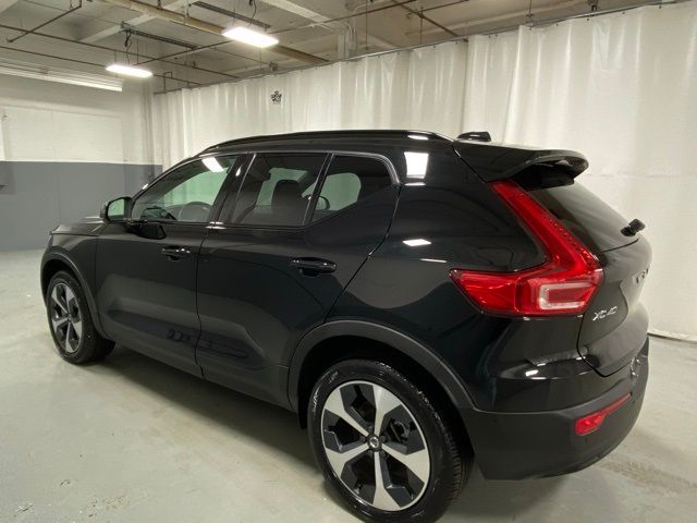 2024 Volvo XC40 Plus Dark Theme