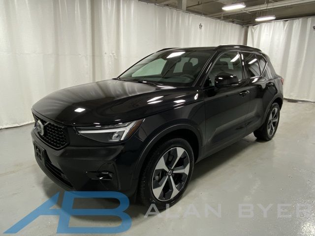 2024 Volvo XC40 Plus Dark Theme