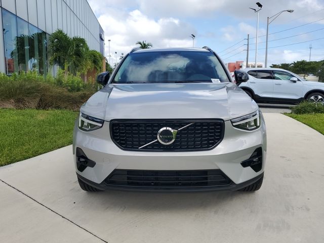 2024 Volvo XC40 Plus Dark Theme