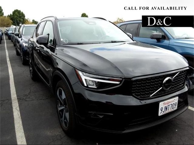 2024 Volvo XC40 Plus Dark Theme