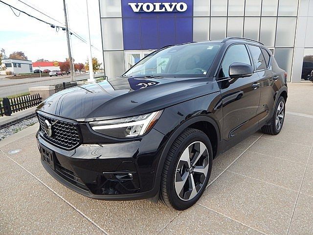 2024 Volvo XC40 Plus Dark Theme