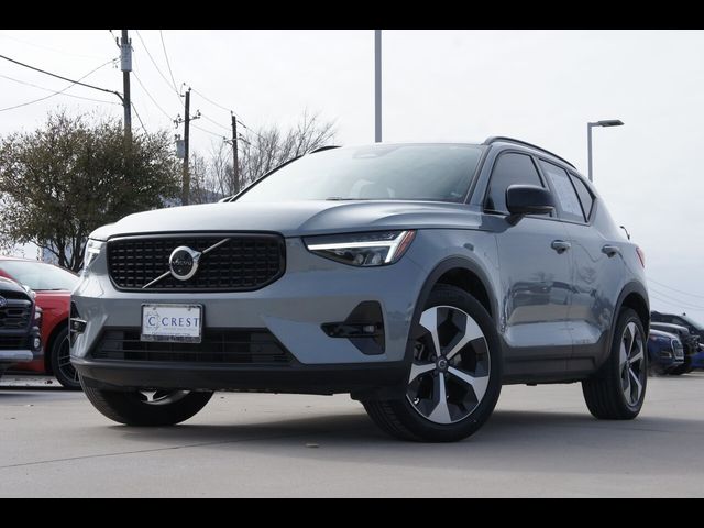 2024 Volvo XC40 Plus Dark Theme