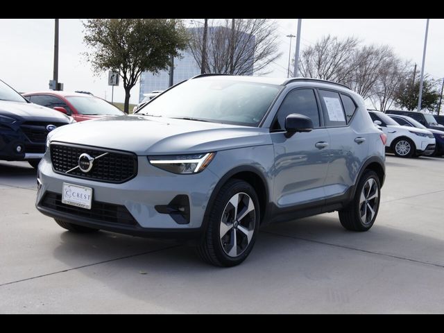 2024 Volvo XC40 Plus Dark Theme