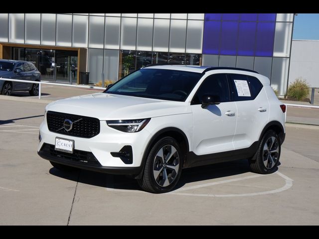 2024 Volvo XC40 Plus Dark Theme