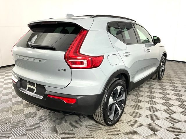 2024 Volvo XC40 Plus Dark Theme