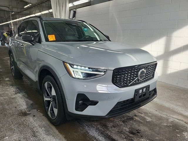 2024 Volvo XC40 Plus Dark Theme