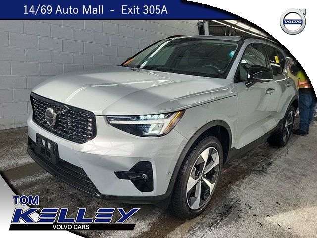 2024 Volvo XC40 Plus Dark Theme