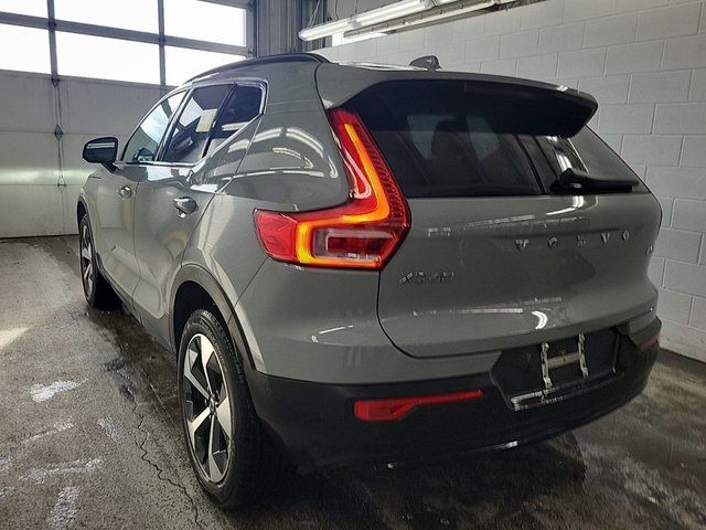 2024 Volvo XC40 Plus Dark Theme