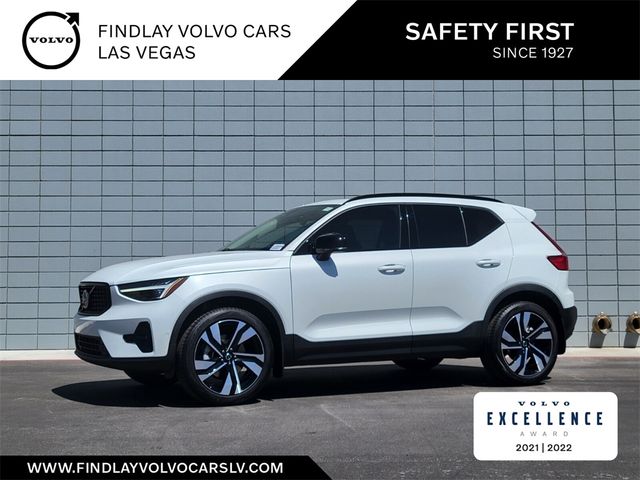 2024 Volvo XC40 Plus Dark Theme