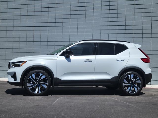 2024 Volvo XC40 Plus Dark Theme