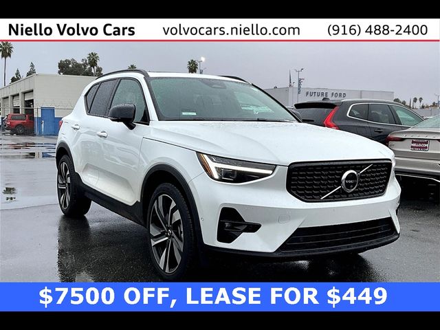 2024 Volvo XC40 Plus Dark Theme