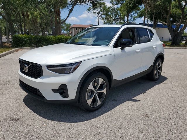 2024 Volvo XC40 Plus Dark Theme